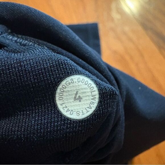 Lululemon Wunder Under Crop High-Rise Luon Navy Blue Size 4 21” - Picture 4 of 4